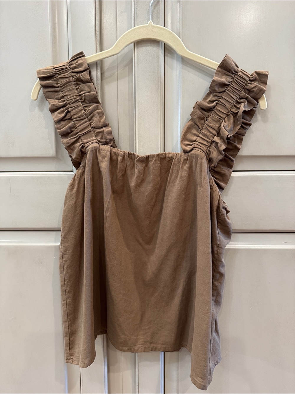 Evereve Ruffled Shoulder Tank Top in Brown
